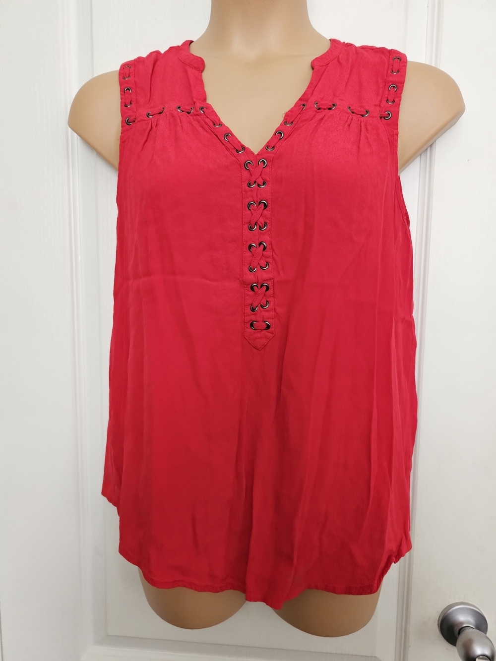 Torrid Sz 1 Red Sleeveless Lace-Up V-Neck Camisole